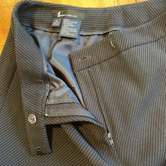 Classic black pants suit, tailored back, interesting weave. - Picture 5 of 5